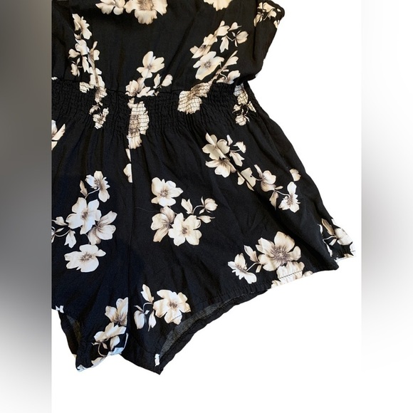 Brandy Melville Black Floral Blanche Romper - Picture 4 of 7